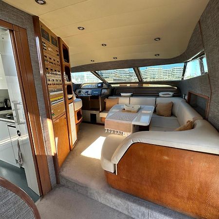 Yacht 20Metros Hotel Sant Adria de Besos Bagian luar foto