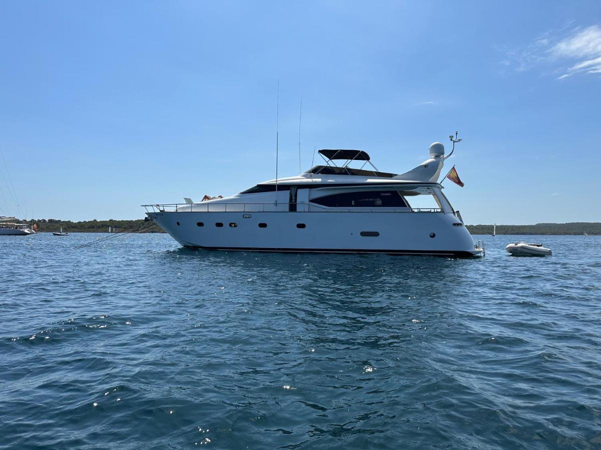 Yacht 20Metros Hotel Sant Adria de Besos Bagian luar foto