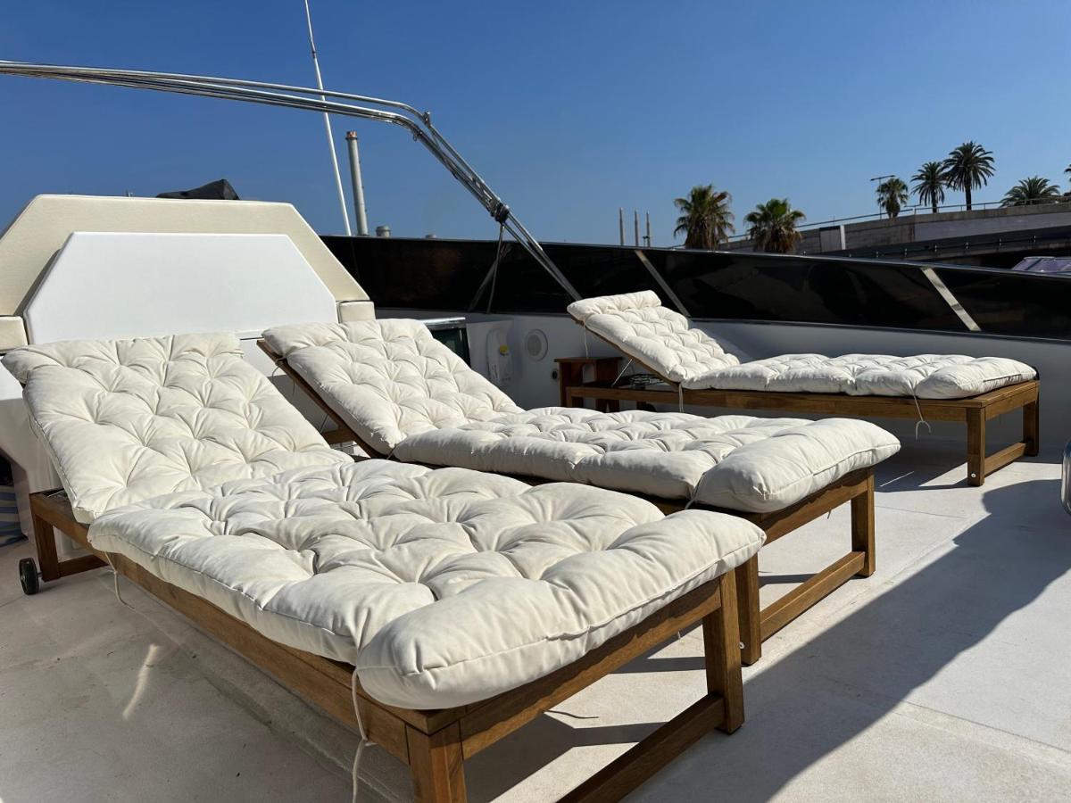 Yacht 20Metros Hotel Sant Adria de Besos Bagian luar foto