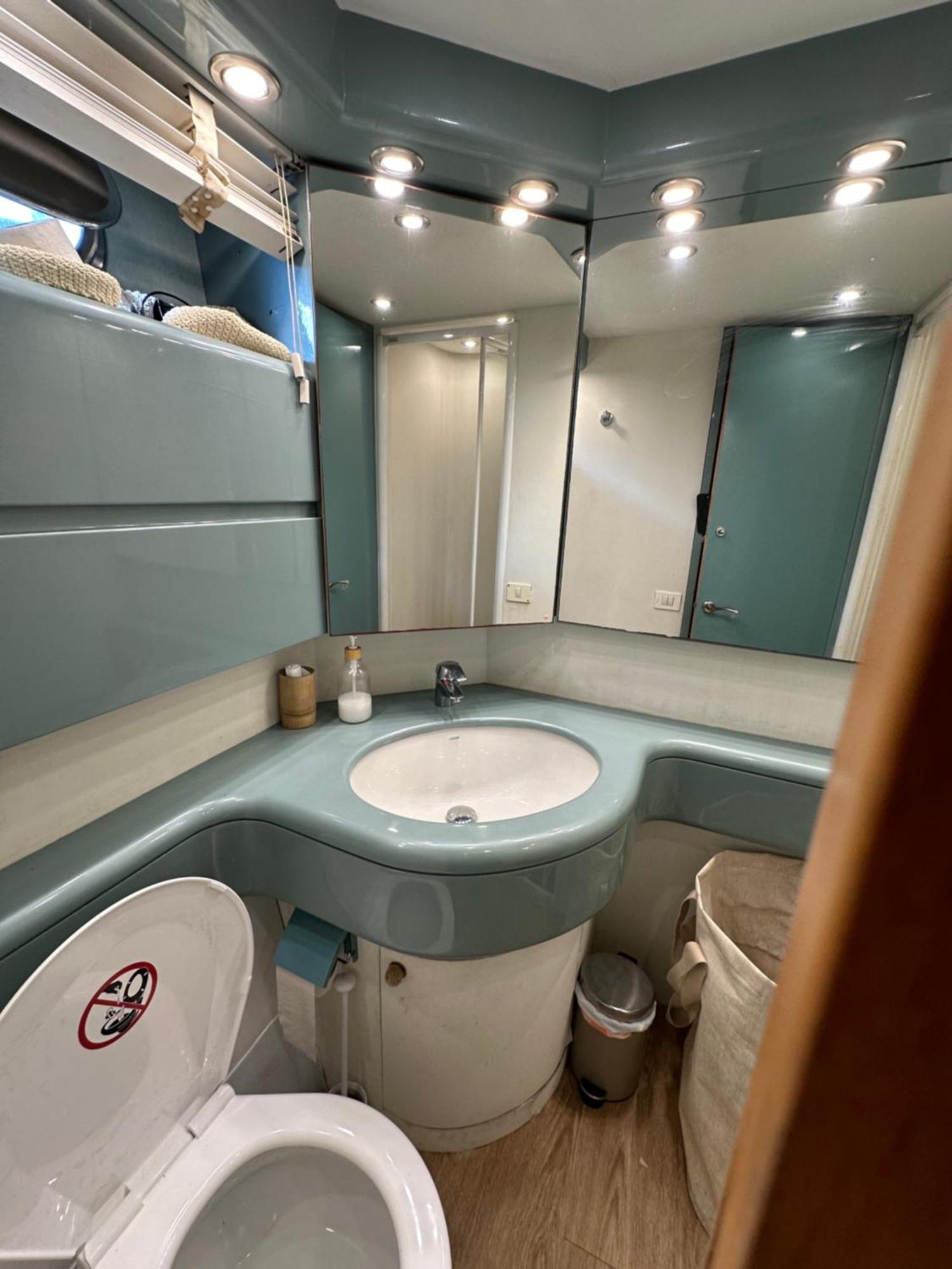 Yacht 20Metros Hotel Sant Adria de Besos Bagian luar foto
