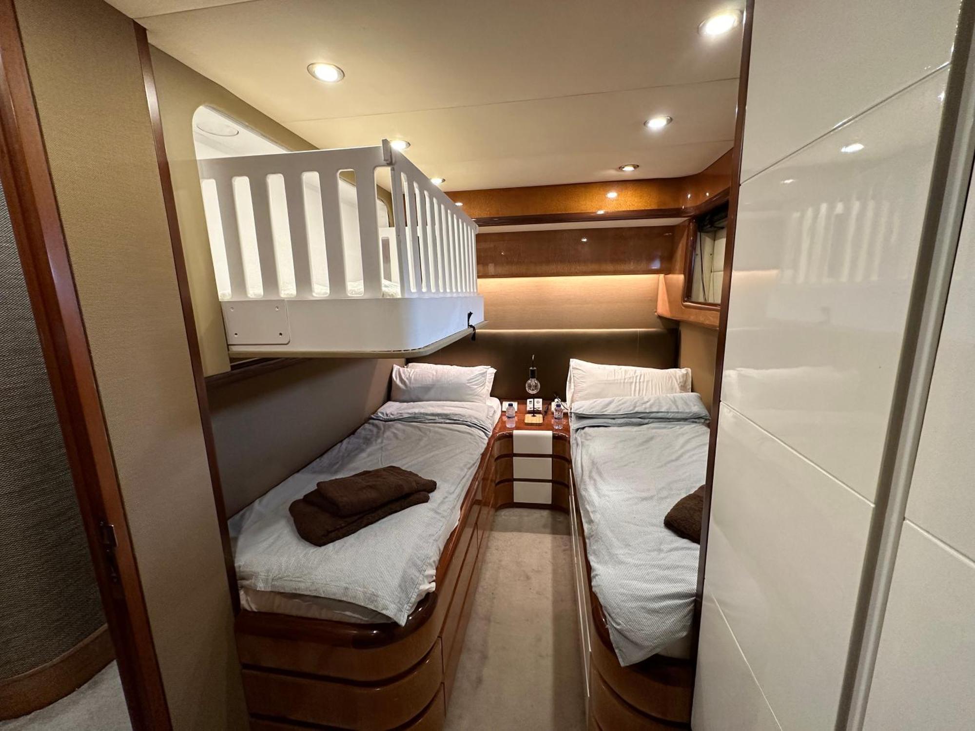 Yacht 20Metros Hotel Sant Adria de Besos Bagian luar foto