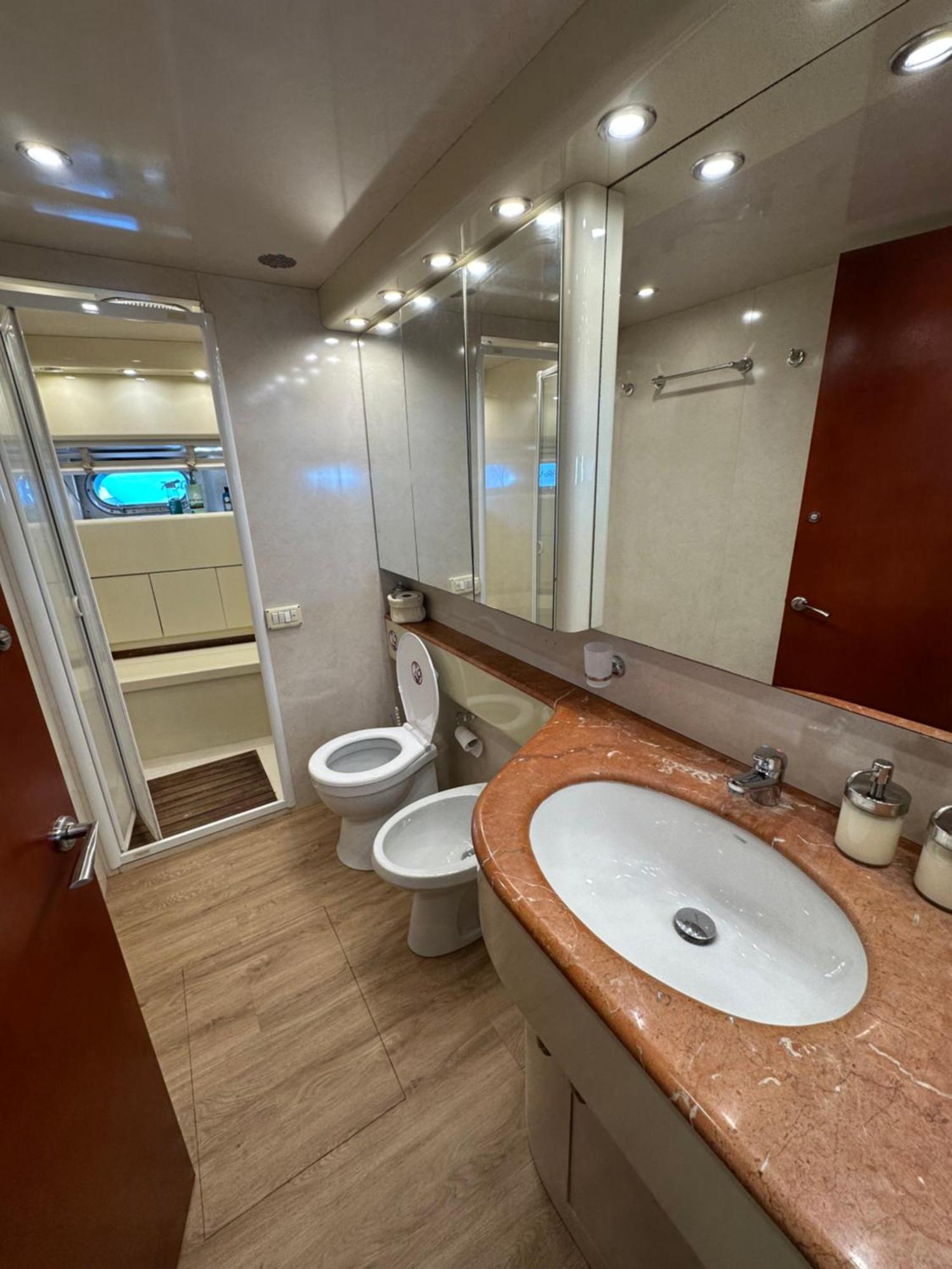 Yacht 20Metros Hotel Sant Adria de Besos Bagian luar foto