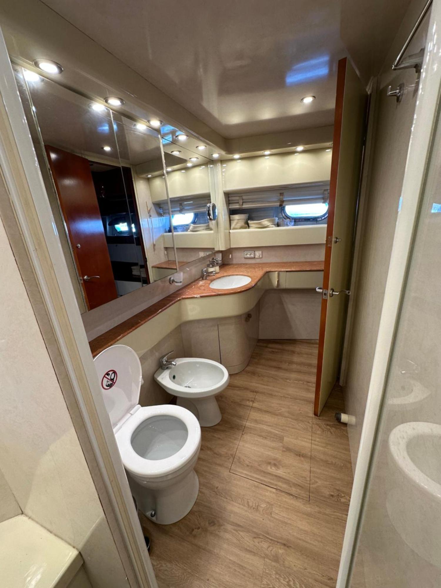 Yacht 20Metros Hotel Sant Adria de Besos Bagian luar foto